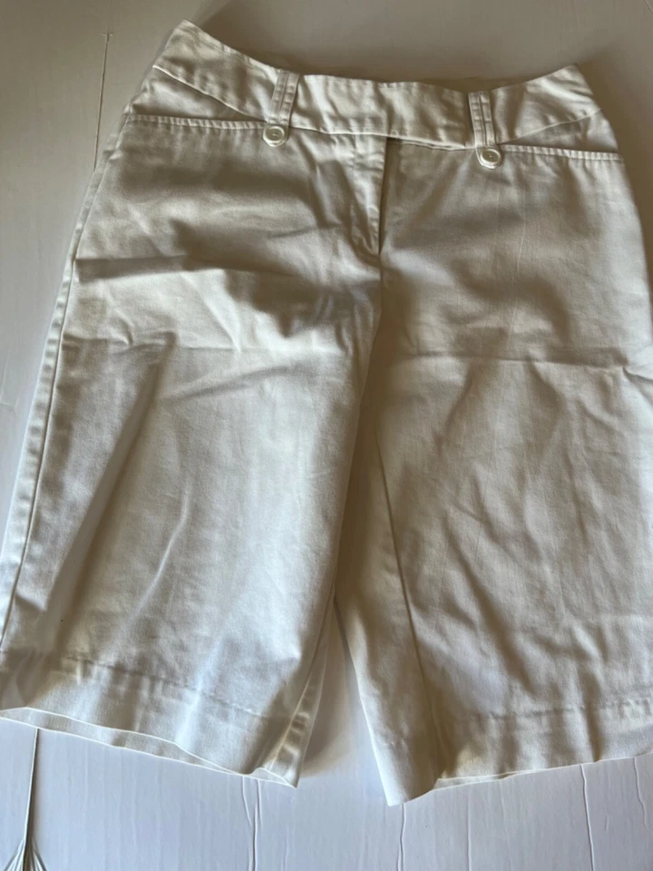 WORTHINGTON Women's Size 6 Shorts White Modern Fit Bermuda Khaki - Image 2 of 4
