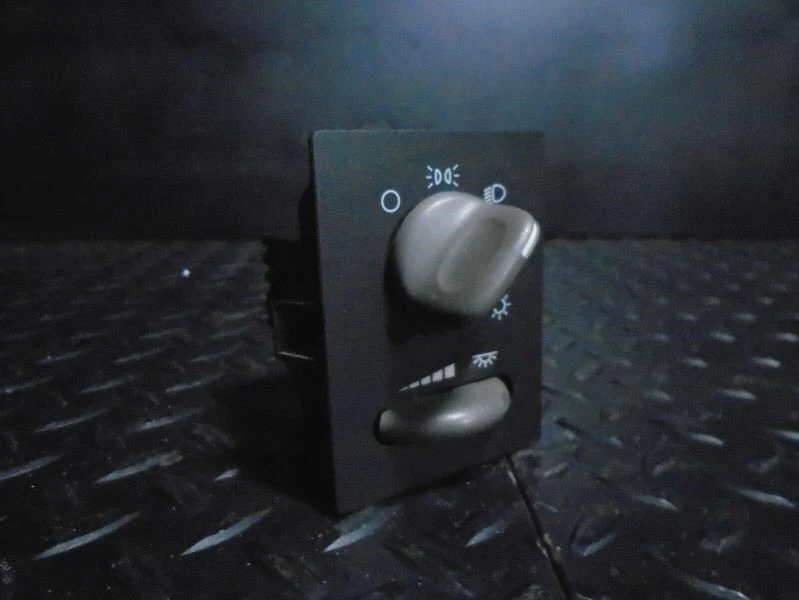 Interruptor de control del atenuador de faros Pontiac Montana 2002 Foto 3 de 4