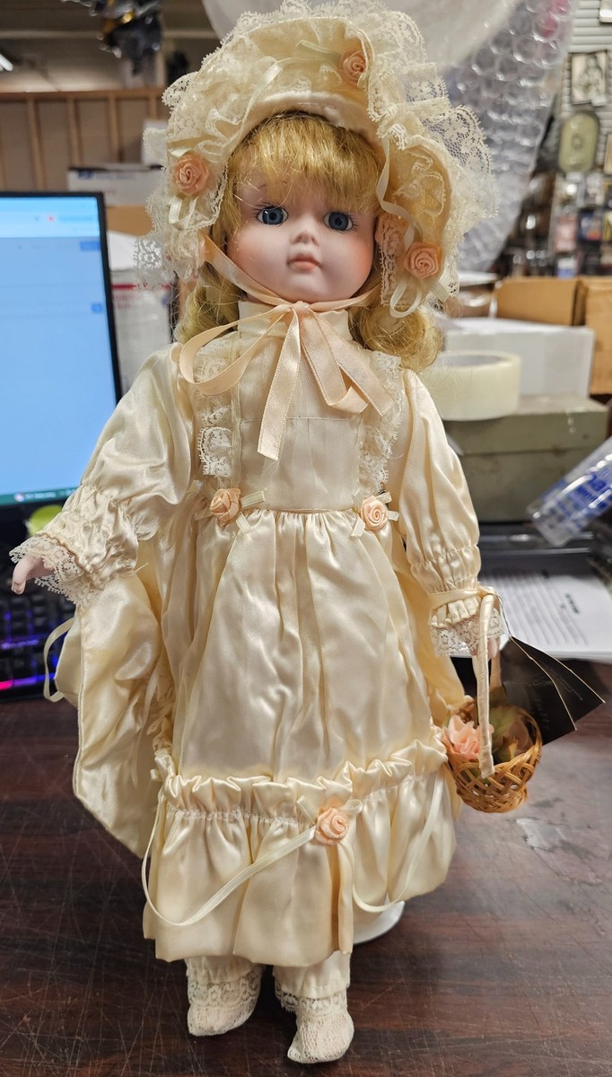 VTG 1989 House of Lloyd Collectible Dress Porcelain Doll Keepsakes