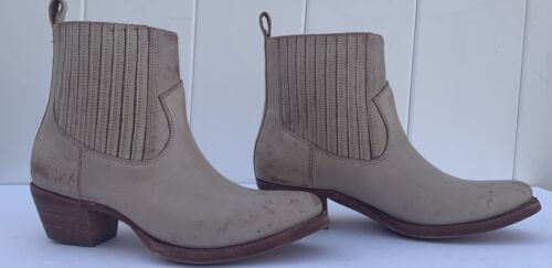 Botas para mujer Frye Sacha Chelsea con punta de corte blanco cuero en apuros 6 B - Imagen 18 de 19