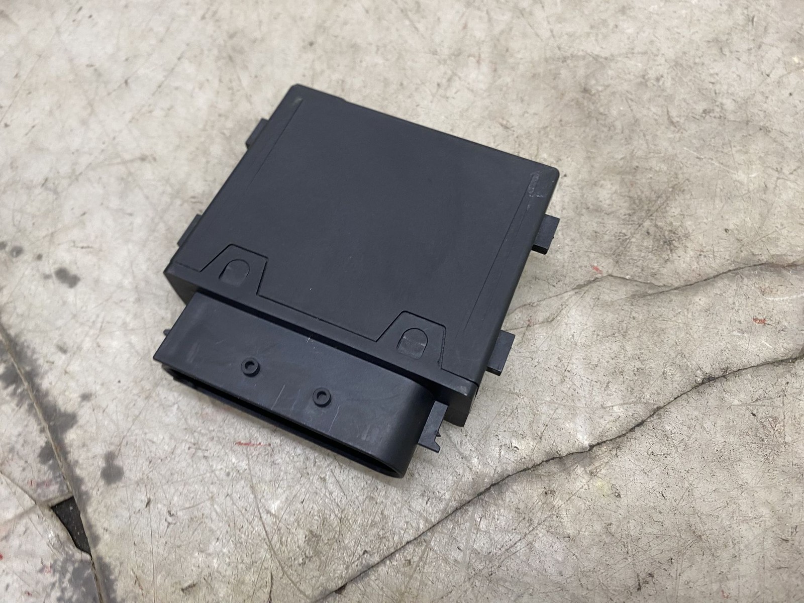 2015-2020 BENTLEY BENTAYGA OEM FUEL PUMP CONTROL MODULE UNIT 4M0906093K