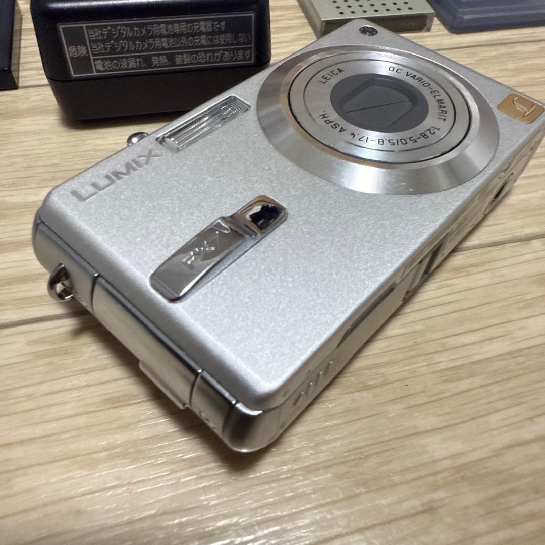 Panasonic Lumix DMC-FX7 Silver Digital Camera with Battery and
