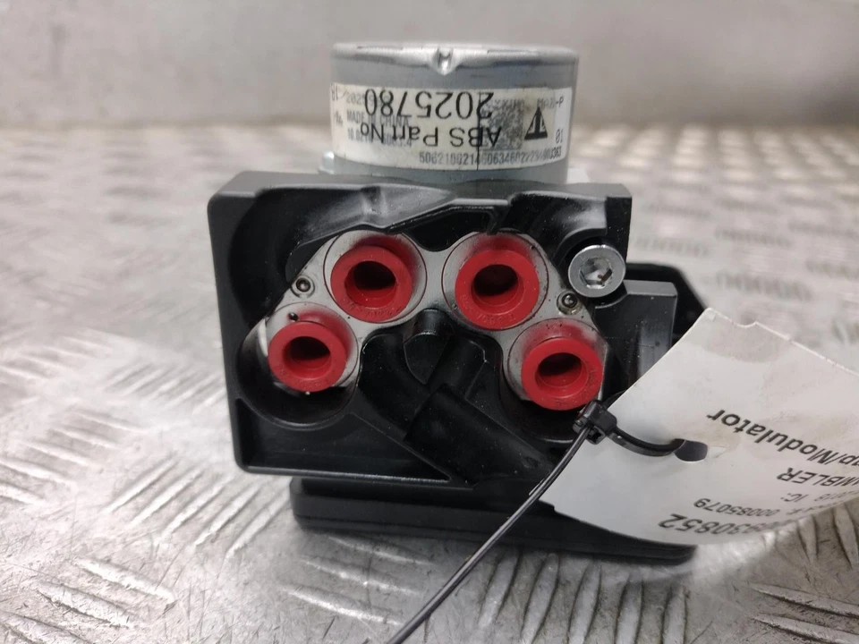 Bomba abs Triumph Scrambler 1200 XE 2018 Foto 4 de 4