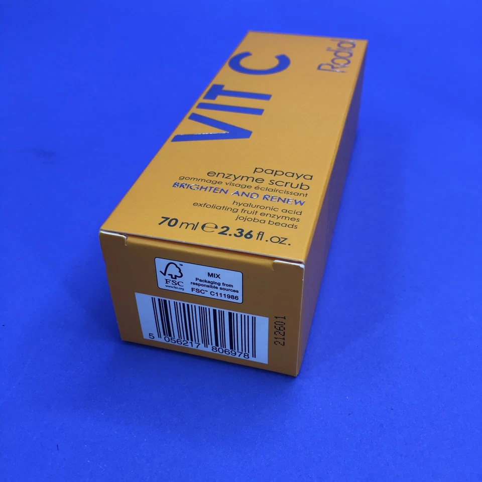 Exfoliante enzimático de papaya Rodial Vit C iluminar y renovar 2,36 oz Foto 4 de 4