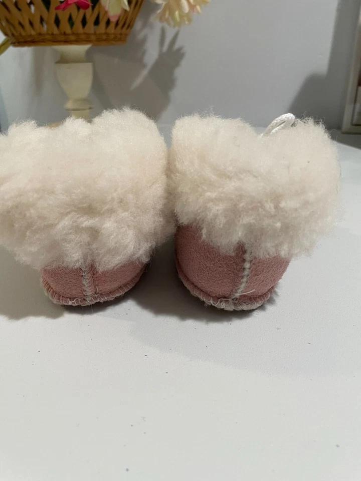 Ботинки мокасины Minnetonka Baby размер 1 розовые и белые кожа и шерсть - Изображение 4 из 4