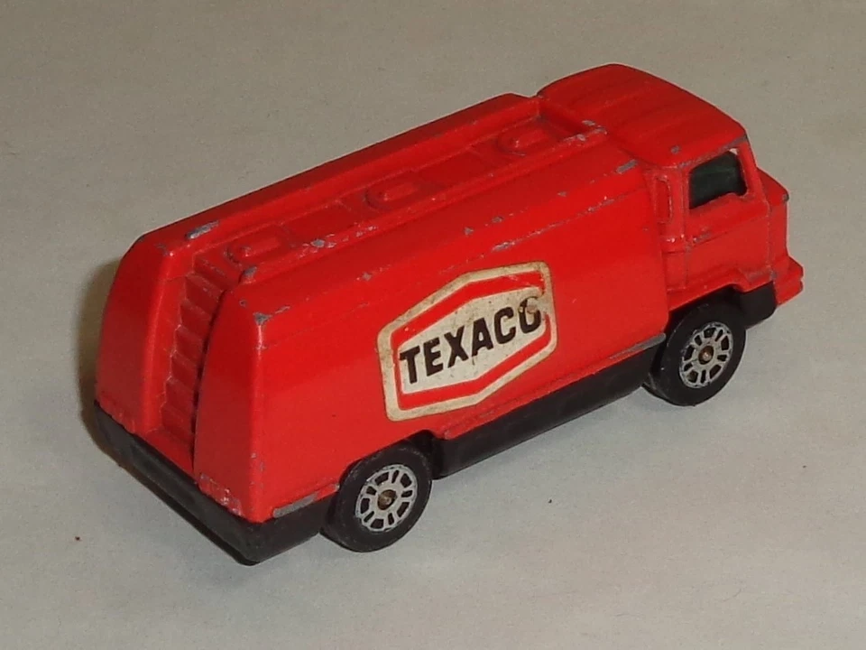 Vintage Corgi Juniors Red Texaco Petrol Tanker Good Condition 1/64 - Image 2 of 3