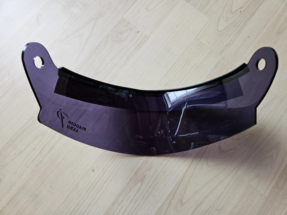 Michael Schumacher original signiertes Formel 1 Ferrari Helm Visier (1:1) - Bild 4 von 4