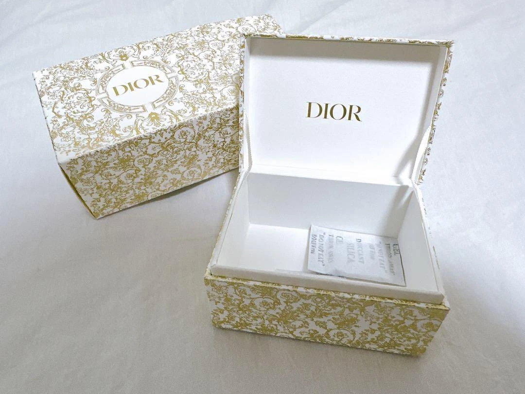 Coffret à bijoux Dior Holiday Gift 2023 neuf avec étui cadeau original pour VIP du Japon
