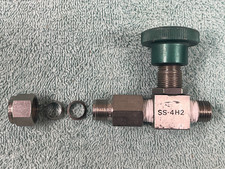 Nupro Swagelok SS-4H2 Stainless Steel Bellows Valve NPT 3/8 Tubing Fittings