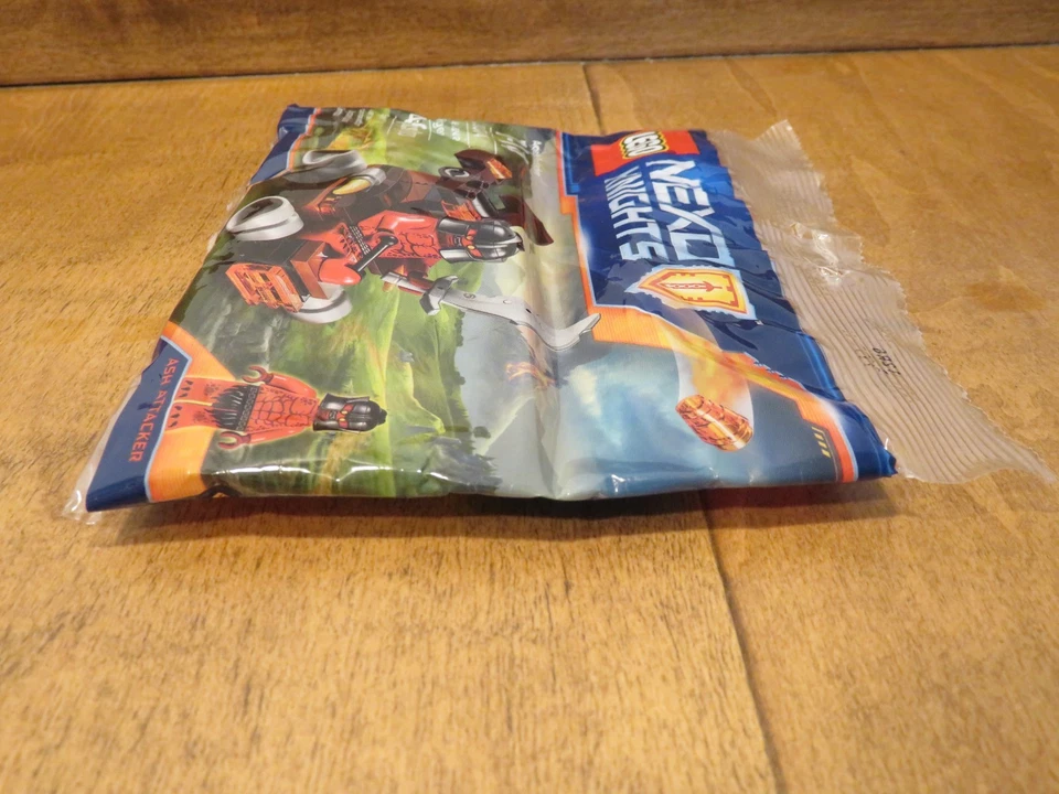 LEGO Nexo Knights 30374 The Lava Slinger, New, Sealed, Retired - Image 4 of 4