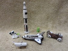 Saturn-5 Rocket Space Shuttle Starship Spacecraft w/ Aliens - Toys Gifts