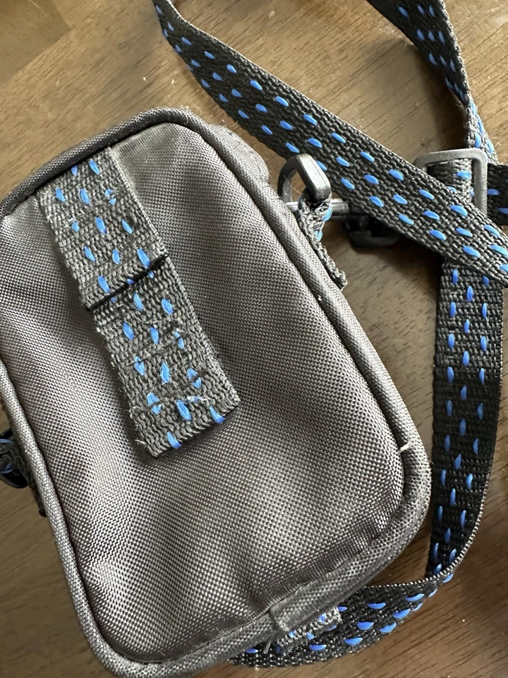 Samsonite Small Camera Bag Zipper Case With Shoulder Crossbody Strap & Belt Loop - Image 4 of 4