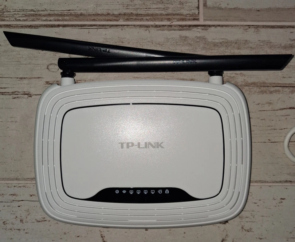 TP-LINK 300 Mbps WIRELESS N ROUTER MODEL No. TL-WR841N + ALIMENTATORE + GUIDE - Immagine 3 di 4