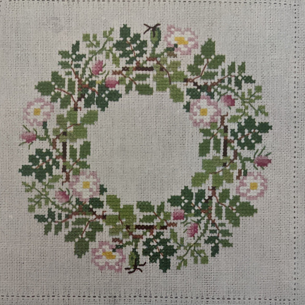 Flower Design Dog Rose Wreath Embroidery Pattern 5x5