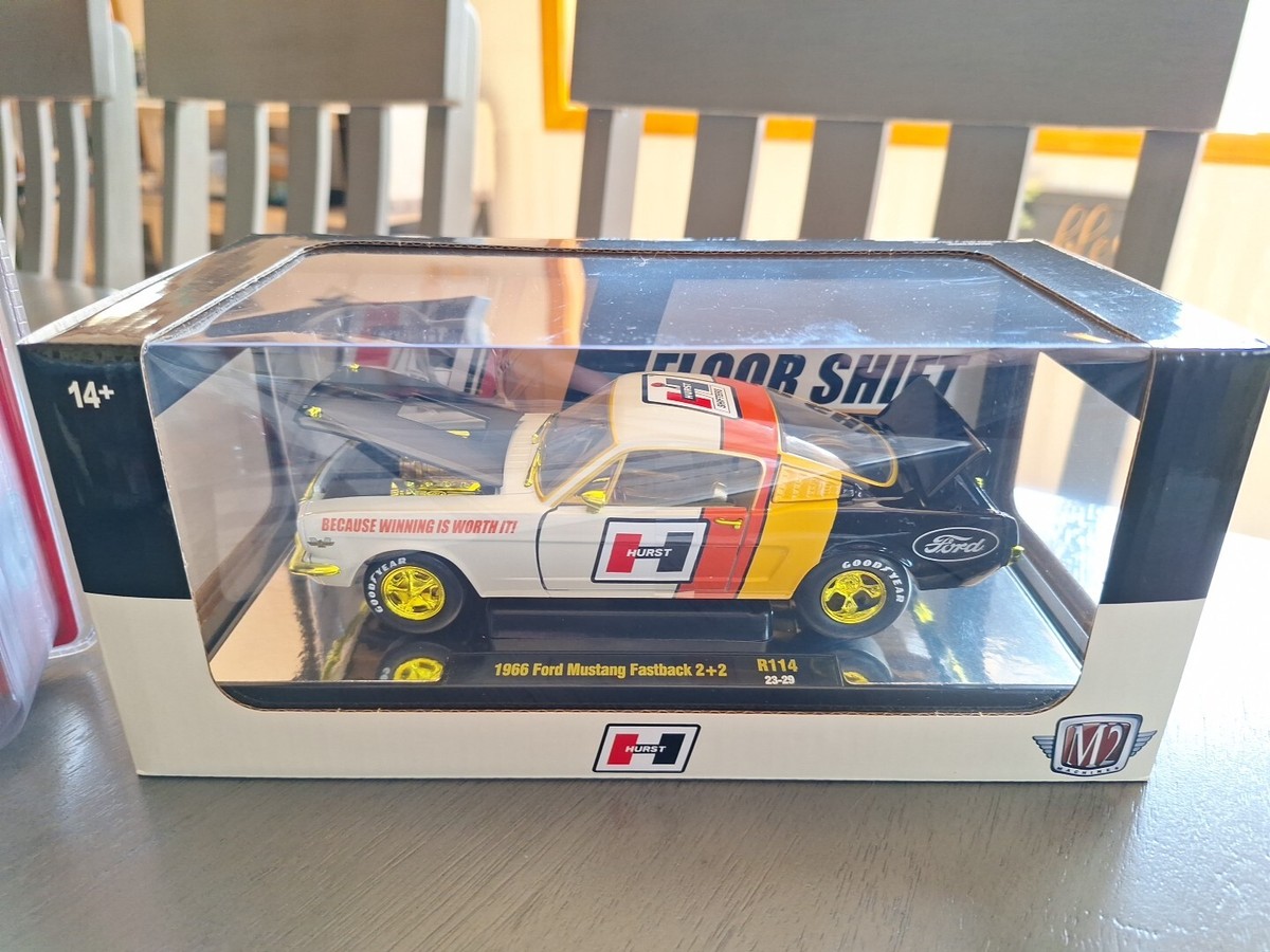 1:24 M2 Machines R114 - Hurst 1966 Ford Mustang Fastback 2+2 Chase
