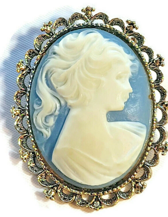 Vintage GERRY Large Blue Carved Cameo Brooch Pendant Silver Tone