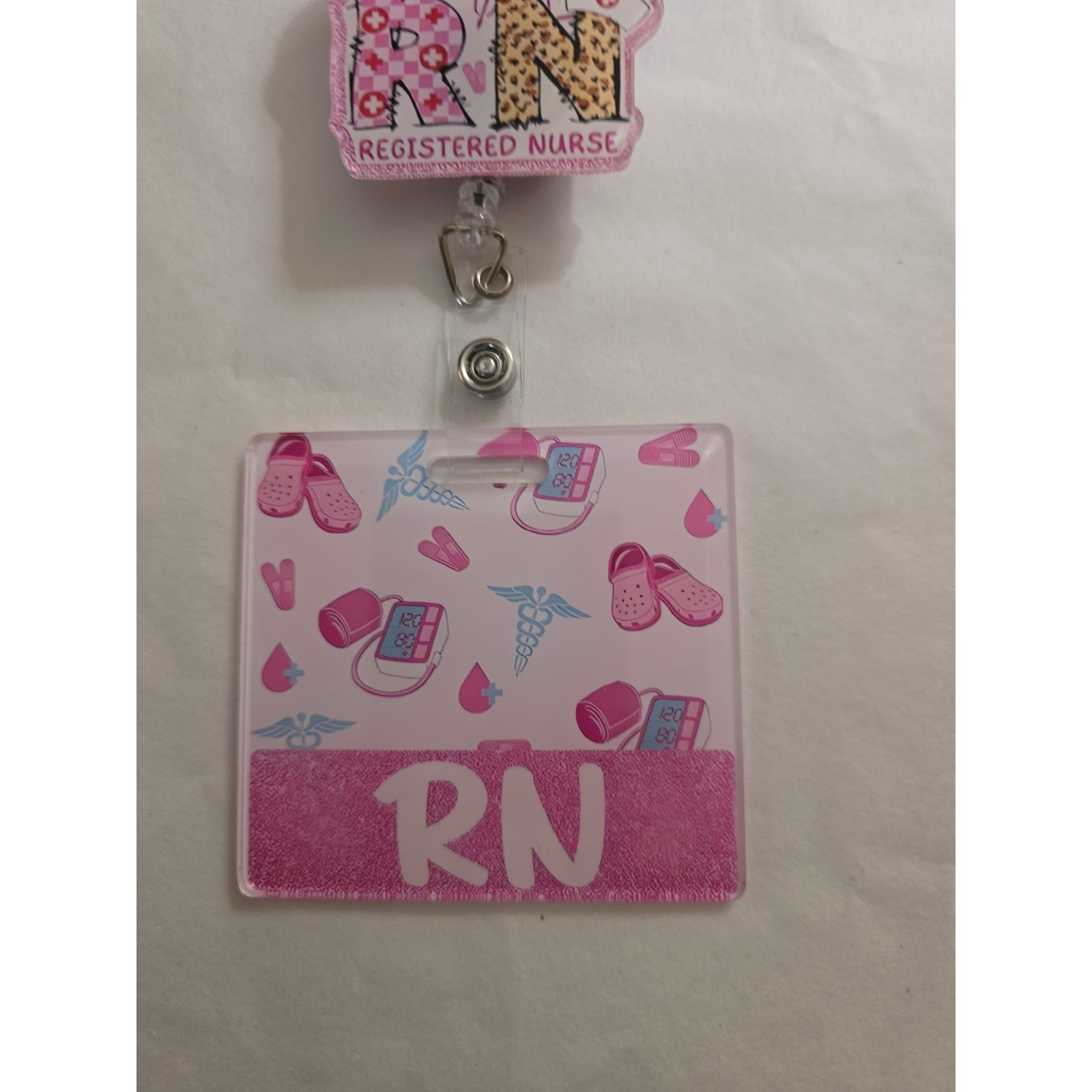 как выглядит Pink Registered Nurse RN Retractable Badge Reel and ID Tag Buddy Set Accessory фото