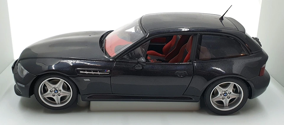 UT Models 1/18 Scale Diecast 20432 - BMW Z3 M Coupe Metallic Black - Image 3 of 4