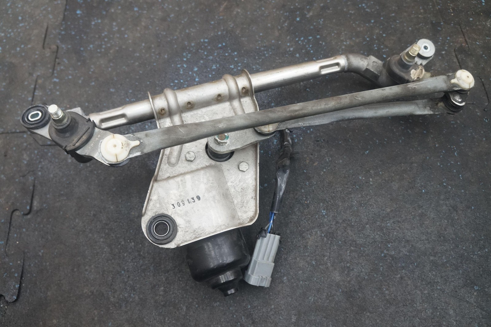 Front Windshield Wiper Motor & Linkage 80841000 OEM Ferrari California 2010