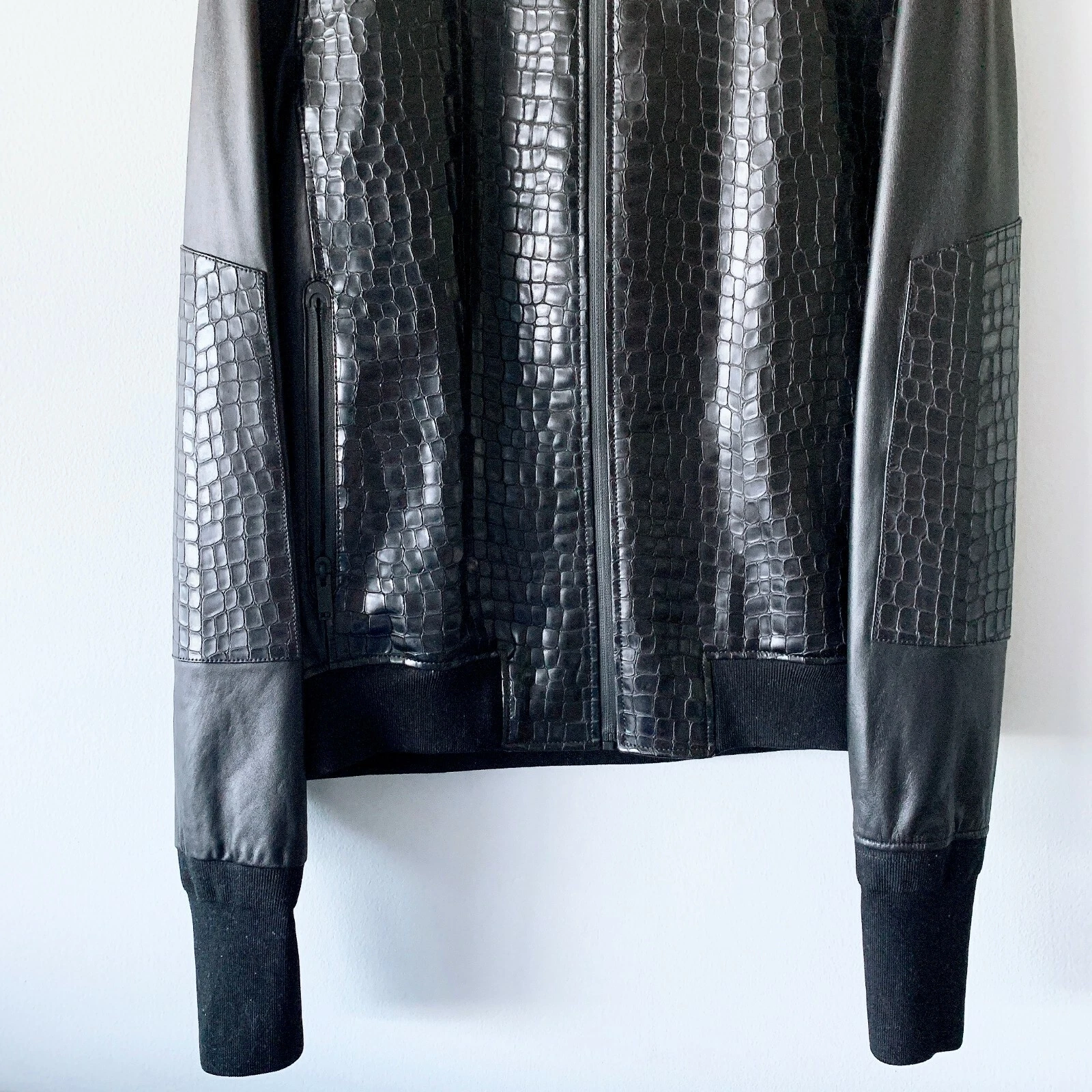 Giacca con cappuccio nuova con etichette Alexander Mcqueen uomo in pelle coccodrillo in rilievo US L EU 52