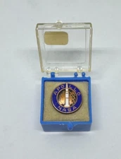 1969 vtg NASA Employee Pin APOLLO 11 - Saturn V Rocket Flight Awareness moon box