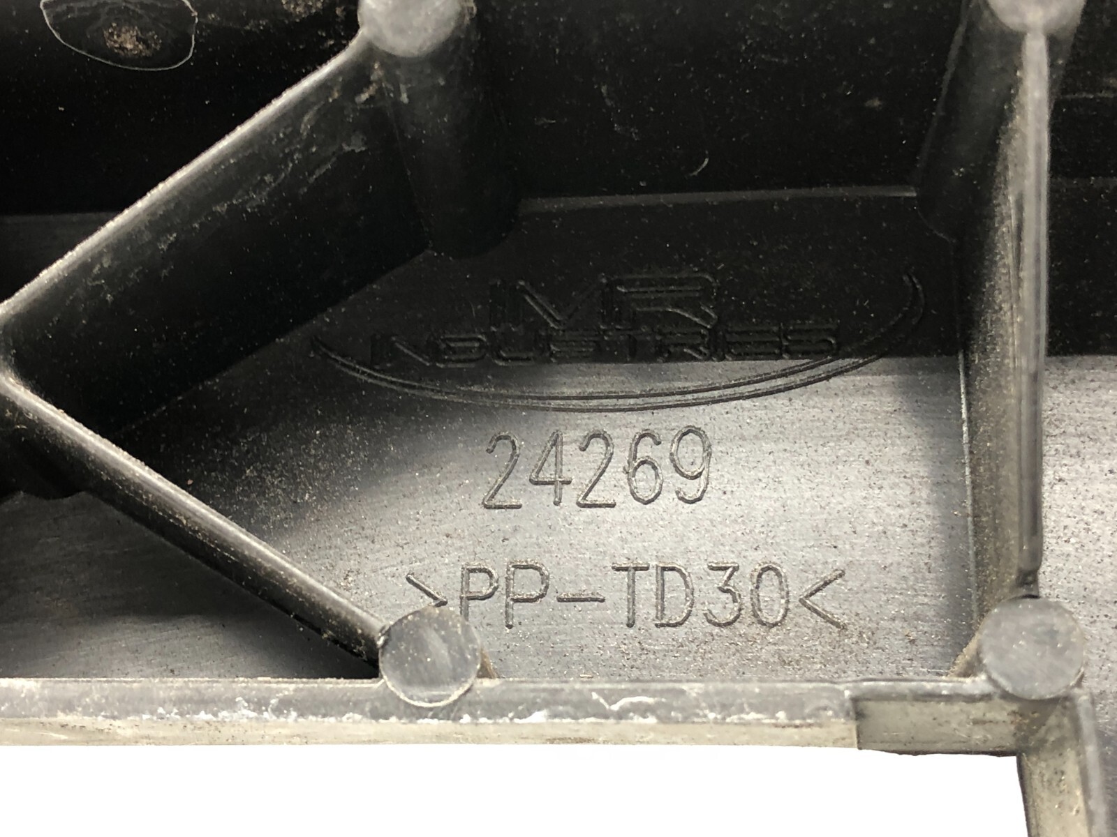 2014-2020 MASERATI QUATTROPORTE REAR BUMPER CENTER SUPPORT GUIDE BRACKET OEM