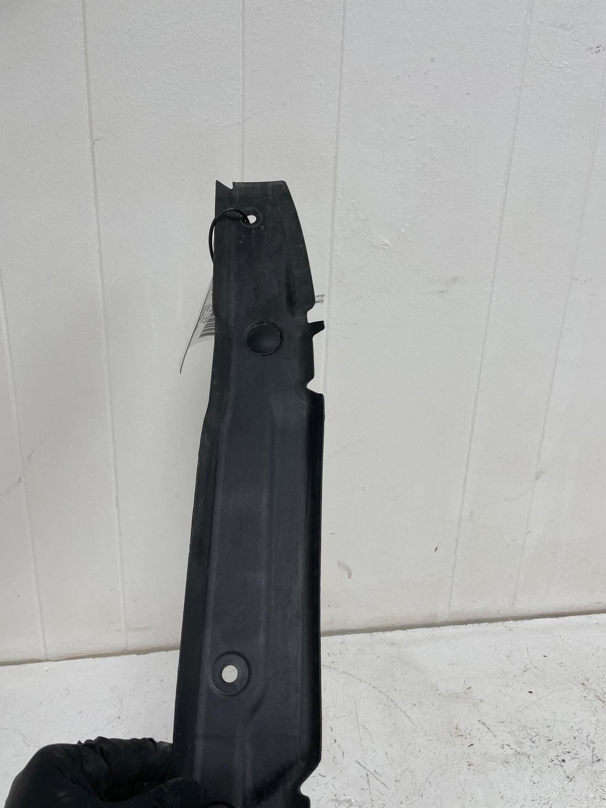 2016-2020 BENTLEY BENTAYGA FRONT LEFT SIDE INNER FENDER LINER PANEL DRIP COVER