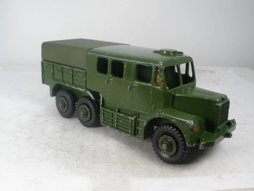 Vintage Dinky Toys  #689 Medium Artillery Tractor Excellent condition.