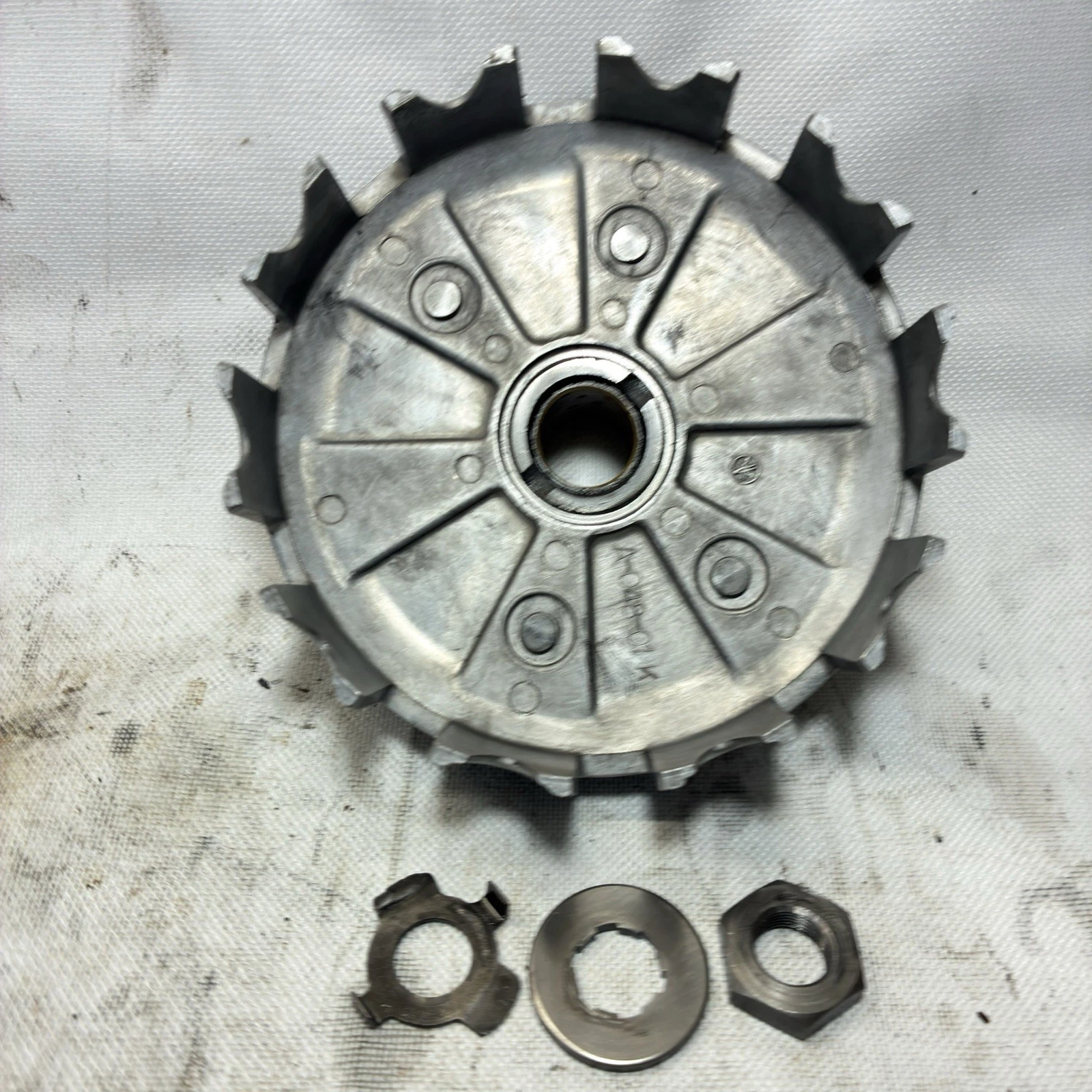 1986 YAMAHA BW200 Clutch Basket Inner Hub Boss 85-88 GENUINE OEM