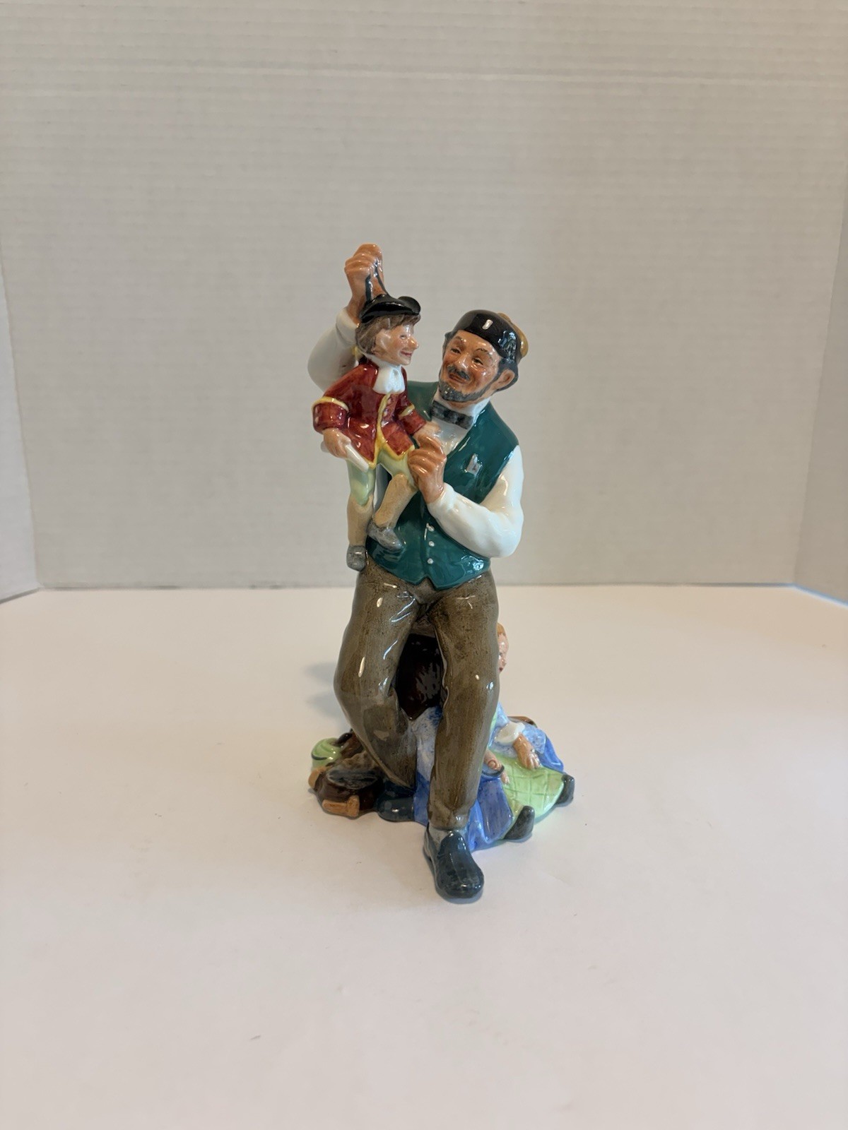 The Puppetmaker Doulton and Co Ltd figurine 7 inch Perfect Condition