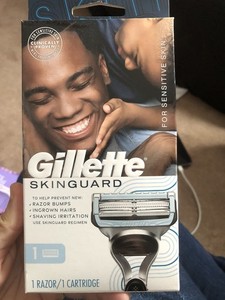 Gillette Skingaurd Men’s Shaving Razor For Sensitive Skin