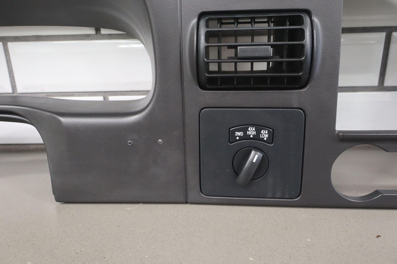 05-07 Ford F250 F350 Superduty Radio Speedometer Cluster Bezel Medium Flint 3E