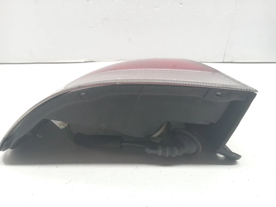 Mazda 626 1993-1997 luz trasera derecha lado pasajero qtr oem, 166-58644 Foto 4 de 4