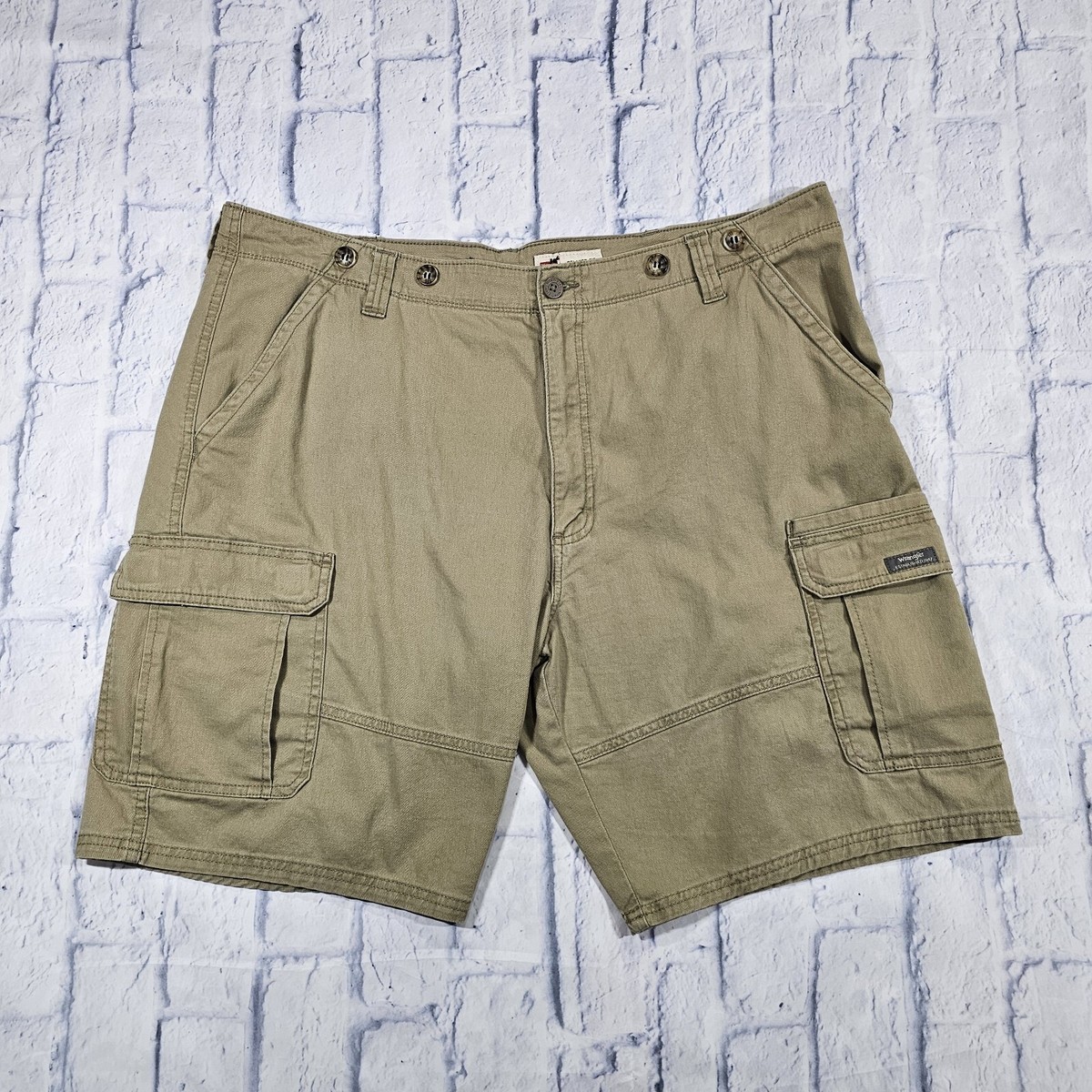 Wrangler MENS SIZE 42 Relaxed Fit Cargo Shorts Tan 112314921