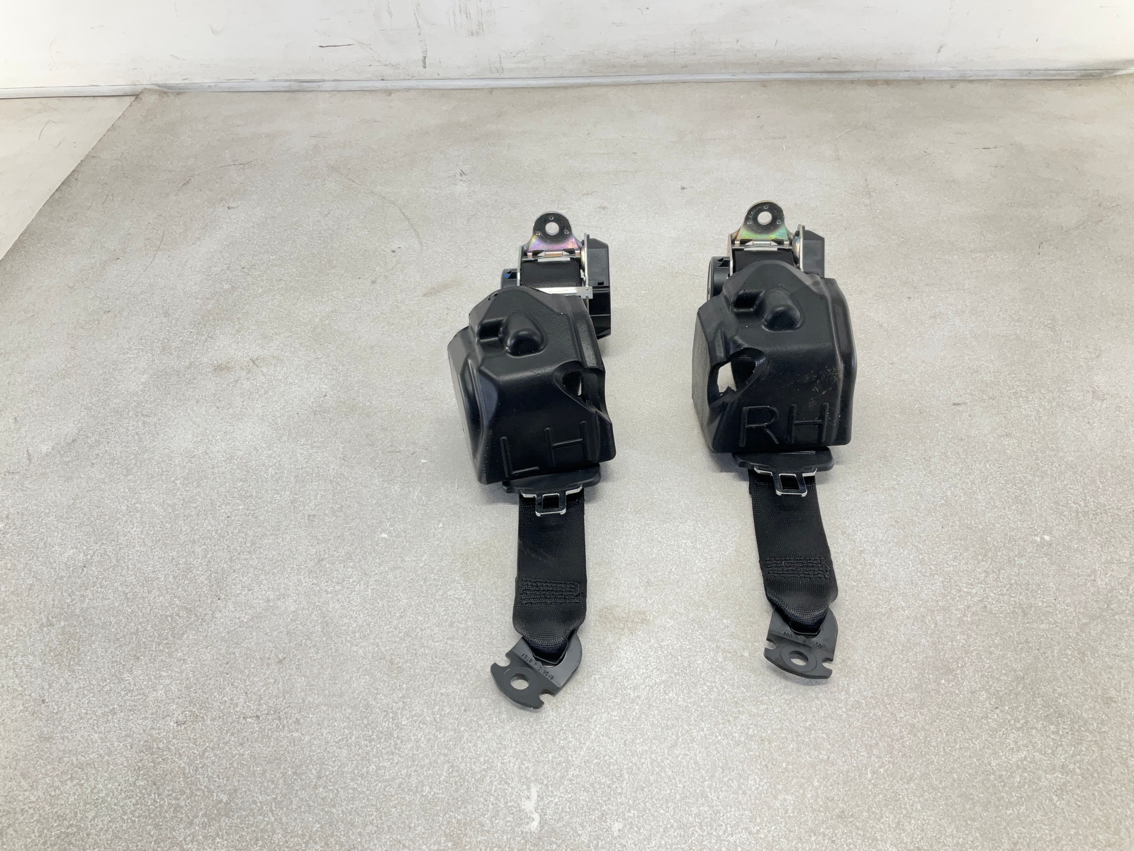 17-20 MASERATI Levante Rear Left & Right Seat Belt Retractor Pair OEM CM