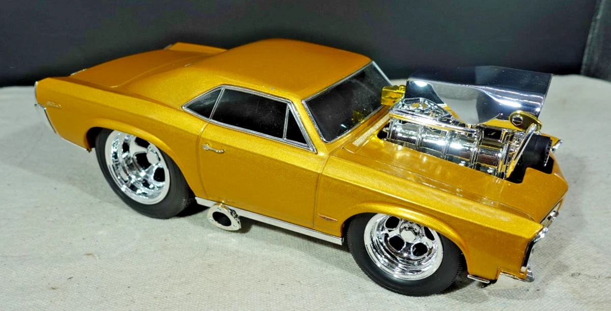 Preços baixos em Escala 1:18 Pontiac Muscle Machines Veículos de