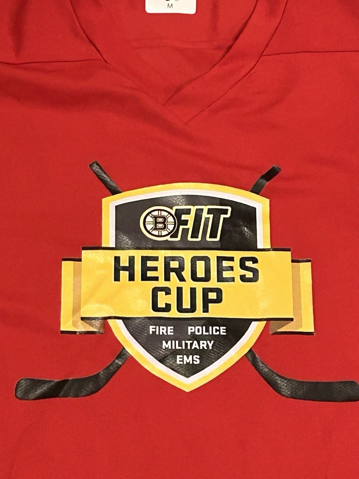Хоккейная футболка Bruins Heroes Cup пожарная полиция военные эмблемы для взрослых средний размер бывшая в употреблении - Изображение 2 из 4