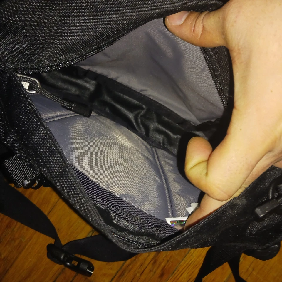 The North Face Lumbar Fanny Pack Black Used Fast Shipping - Image 4 of 4