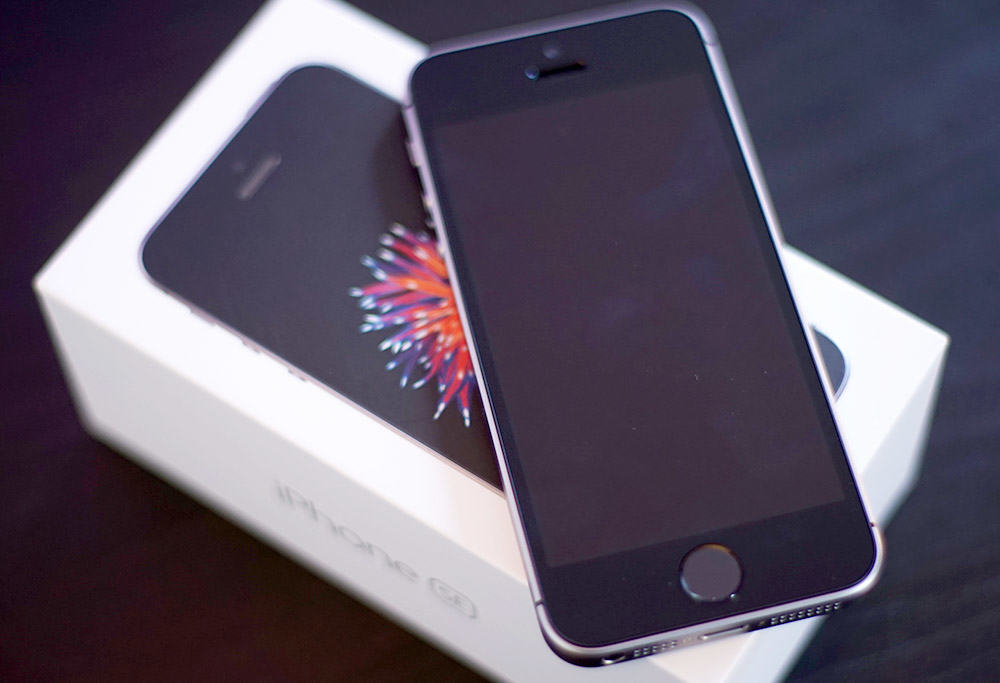 iPhone - iPhone SE 32GB Silver 未使用品 Apple iPhone SE 32GB Silver (Simple Mobile) A1662 Excellent