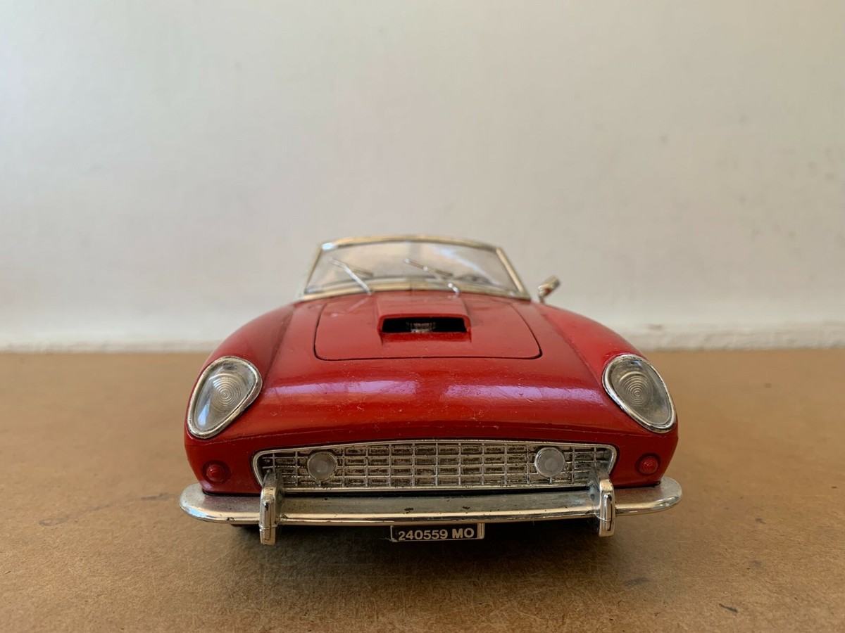 Ferrari 250 GT California Miniature TONKA POLISTIL échelle 1/16 - Gris Métallisé - Occasion (sans Boîte)