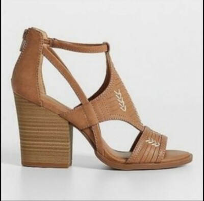 New.. Maurices Elsy Strappy Sandal Size 10