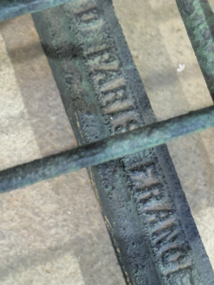 Estante para panaderos franceses vintage de 3 niveles de hierro forjado y latón Etagere Foto 2 de 4