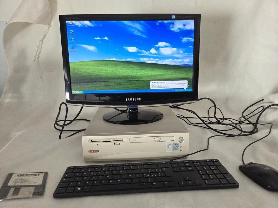 Compaq DeskPRO Pentium III 647Mhz con 512mb di Ram Hard disck 10Gb - Immagine 2 di 4