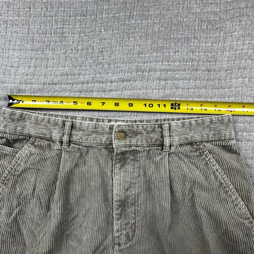 Vintage Review by Baxter Corduroy Shorts Men 32 Beige 7" Chino Pleated Pockets - Image 4 of 4