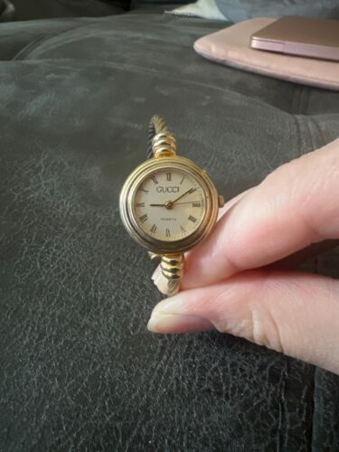 GUCCI Watch Bangle Quartz Women's Shell Dial