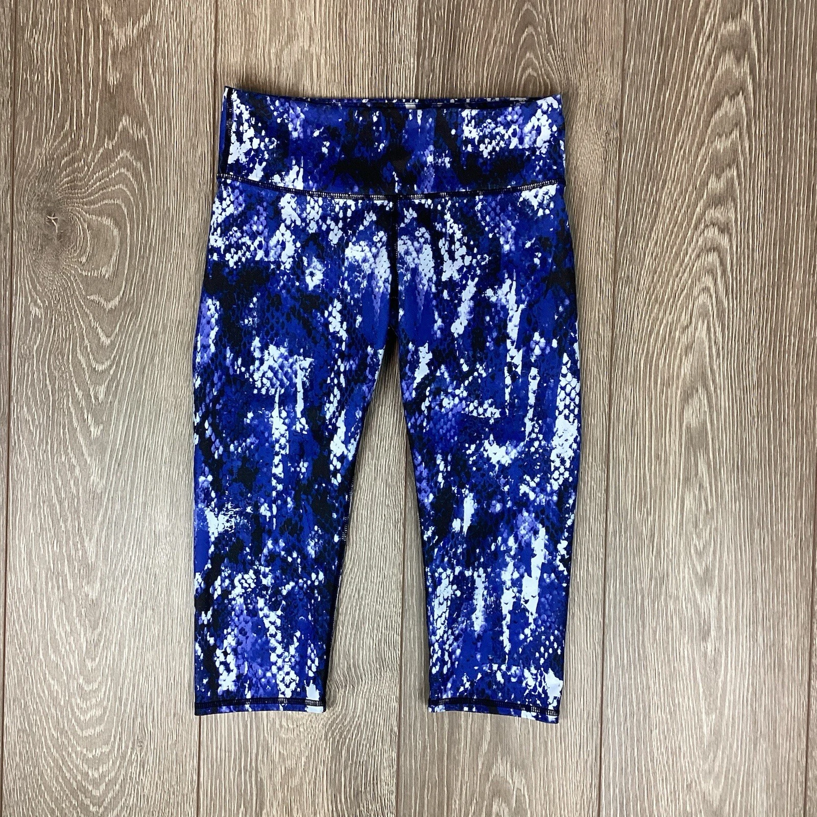 alo-yoga crop patterned stretch workout active leggings