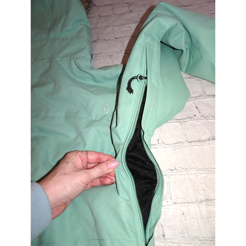 Volcom Women's Fawn Insulated Winter Jacket -M (small defect on front) - Picture 13 of 15