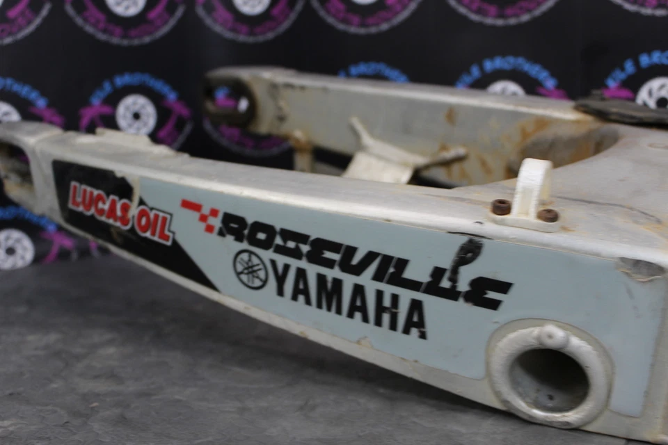 Yamaha YZ250F 2005 OEM basculante brazo oscilante suspensión 1C3-22110-00-00 Foto 3 de 4