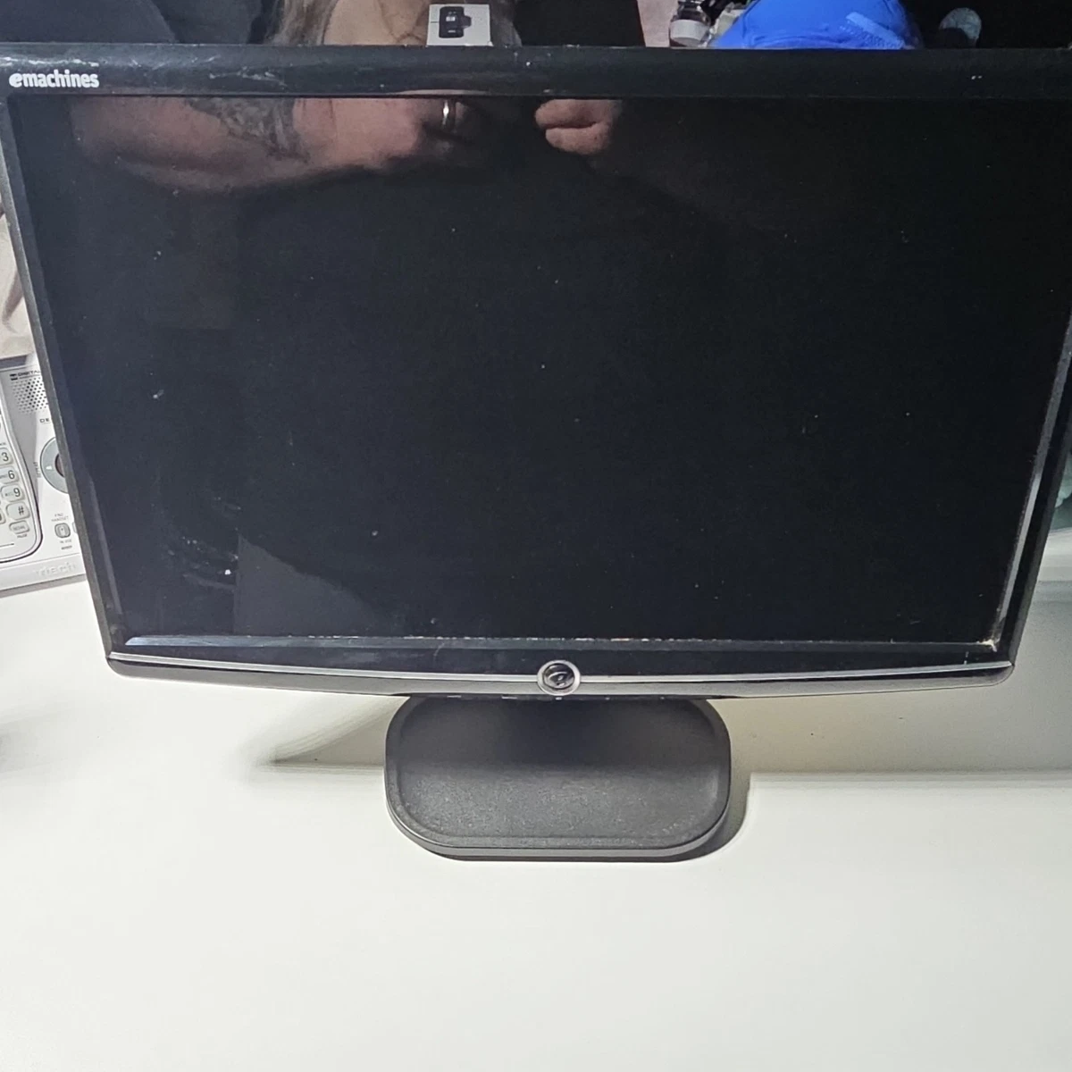 emachines スリム デスクトップ パソコン ワイドモニター Win10  eMachines、実売約6万円の20型ワイド液晶付きスリムデスクトップ