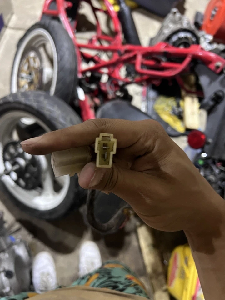 Rectificador regulador de voltaje Suzuki Bandit GSF400 1991-1993 32800-33C01 Foto 4 de 4